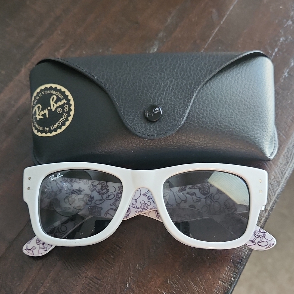 Ray-Ban White Sunglasses with Patterned Arms